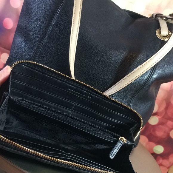 ❣️2pc MK Collection❣️ Astor Leather Tote & Wallet - Picture 4 of 8